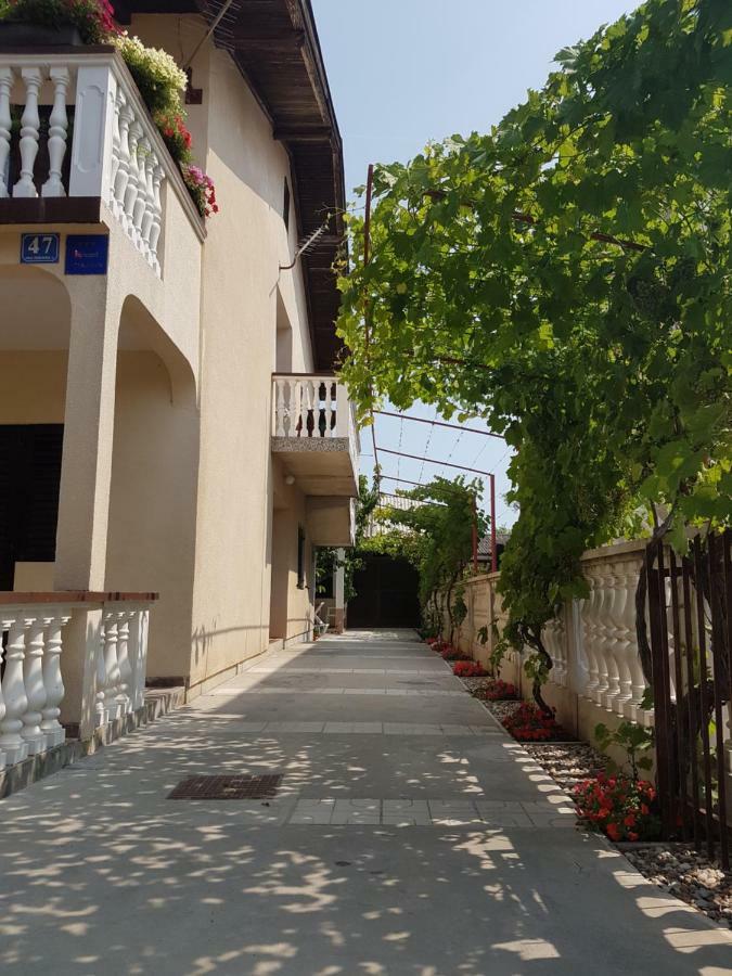 Apartment Sena 2 Привлака Экстерьер фото